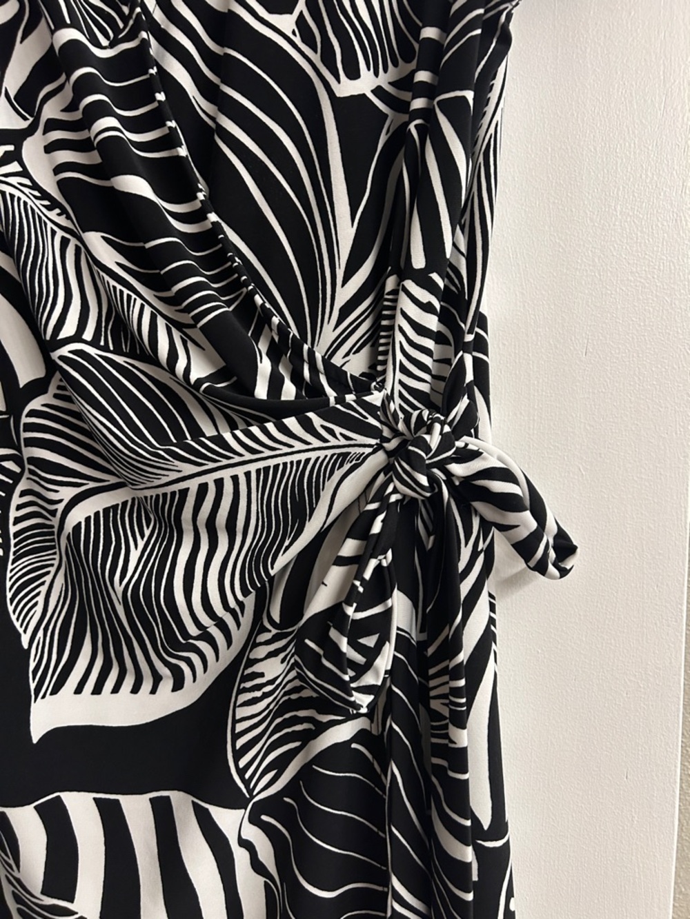Anne Klein Black and White Floral Wrap Midi Dress - Picture 4 of 4